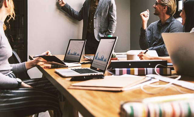Accompagnement et audit en référencement local pour entreprise par le consultant SEO de Visual Suspects à Pau